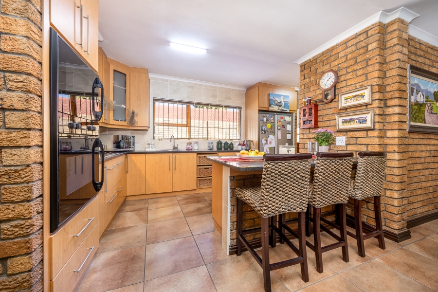 5 Bedroom Property for Sale in Sonstraal Western Cape